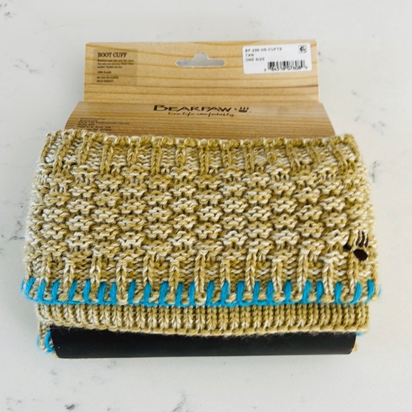BearPaw woman’s boot cuffs - Picture 4 of 10